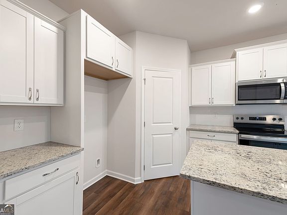 5th image of 104 Windmill Ct