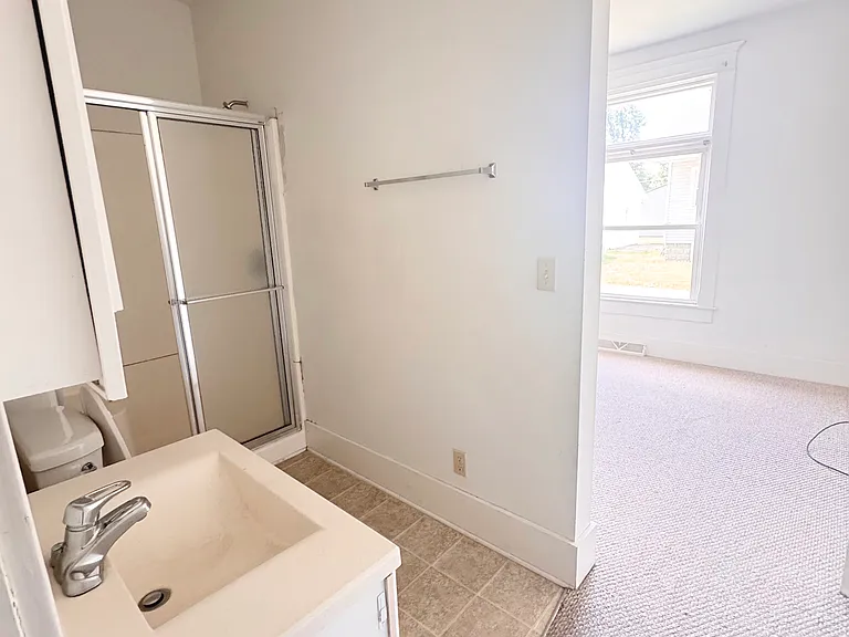 670 N Walnut St — Photo 20