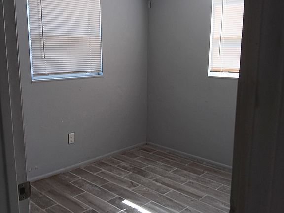 4th image of 343 50th Ave N