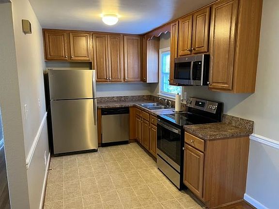 3rd image of 213 Peachwood Ln