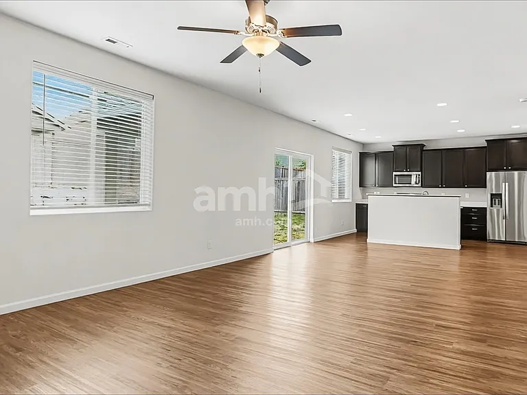 245 Iris Ln — Photo 7