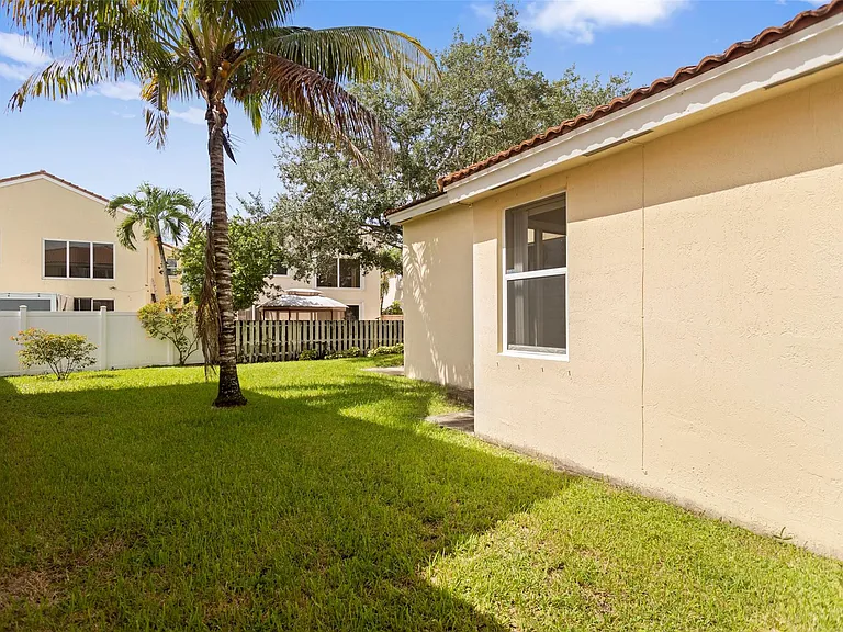 15250 SW 49th Ct — Photo 48