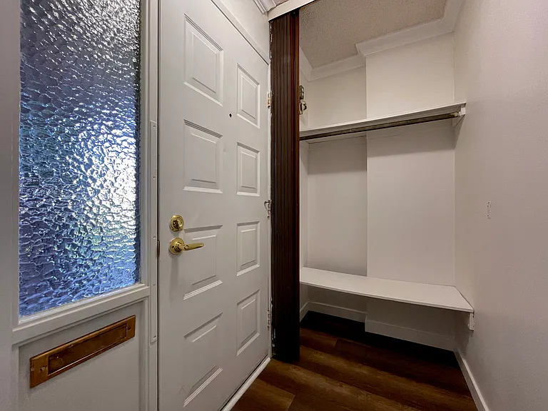 10580 Holly Park Ln #10580 — Photo 15
