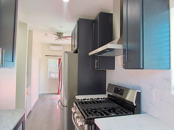 4th image of 8911 Amigo Ave