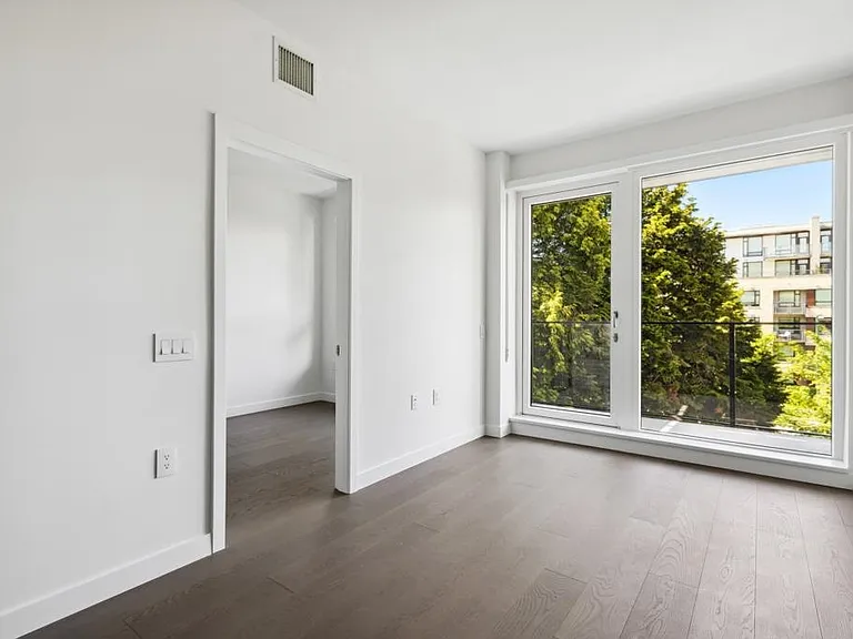 5168 Cambie St #312 — Photo 6