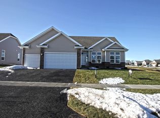 1933 Constitution St, Sycamore, IL 60178