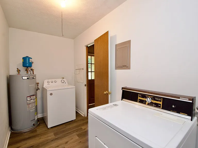 1109 Drew Ln — Photo 8