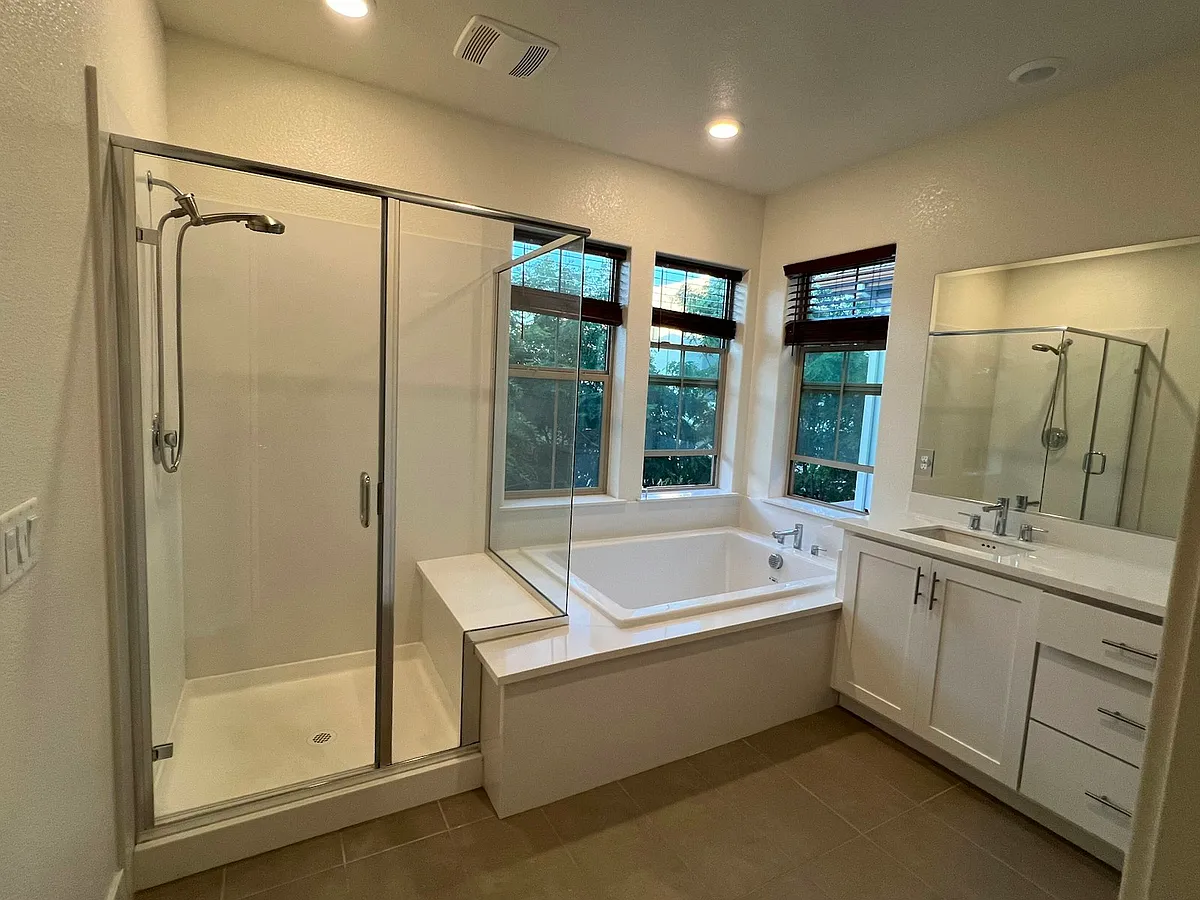 Master bath - 5706 Mulholland Ave