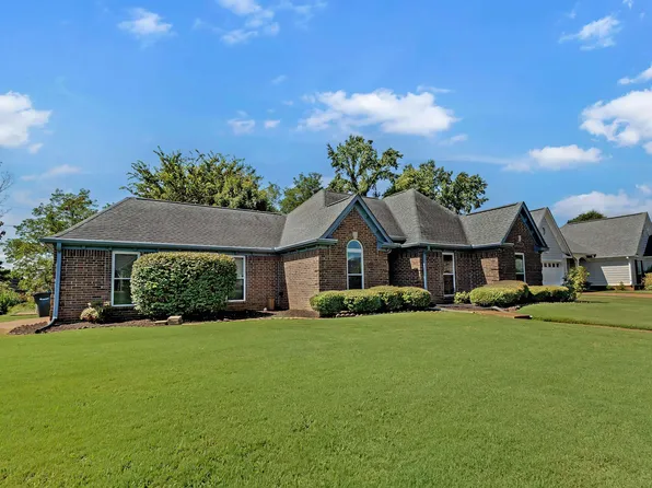 70 Oak Crest Dr, Oakland, TN 38060