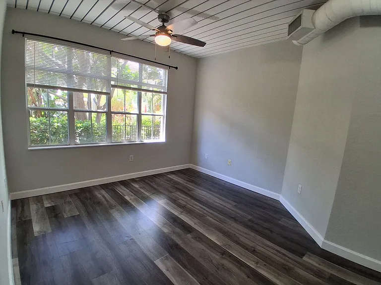 2402 W Azeele St #417 — Photo 8
