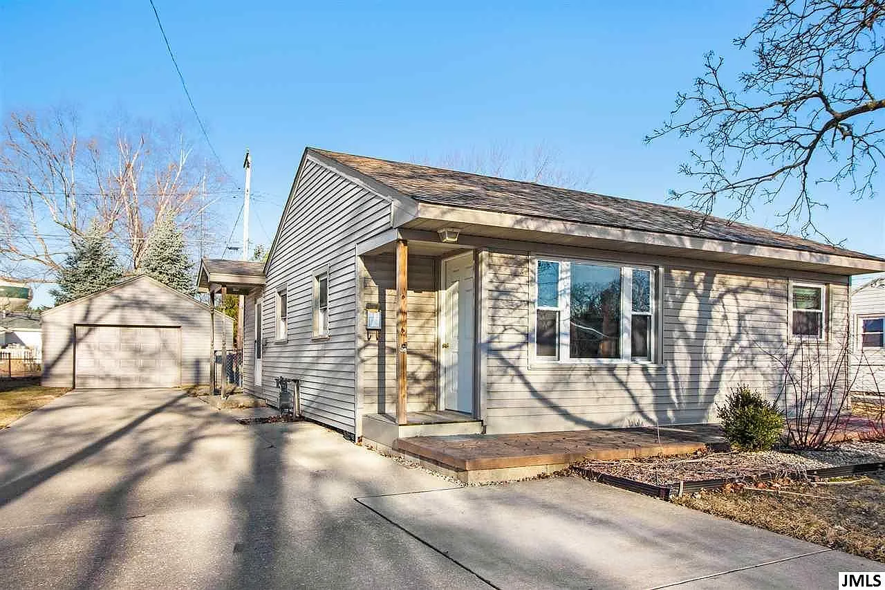 258 Elm St photo 1
