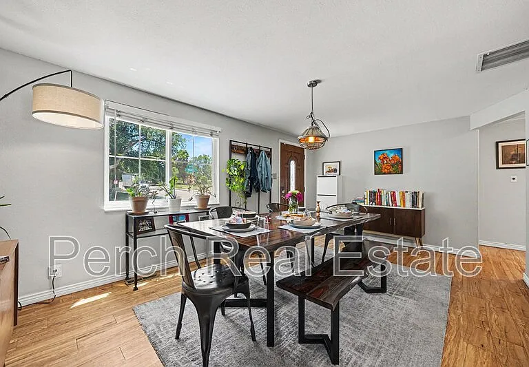 1595 W Maple Ave — Photo 5