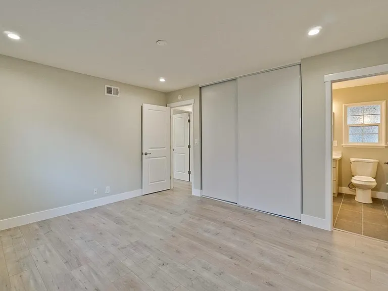 5551 Yale Dr — Photo 17
