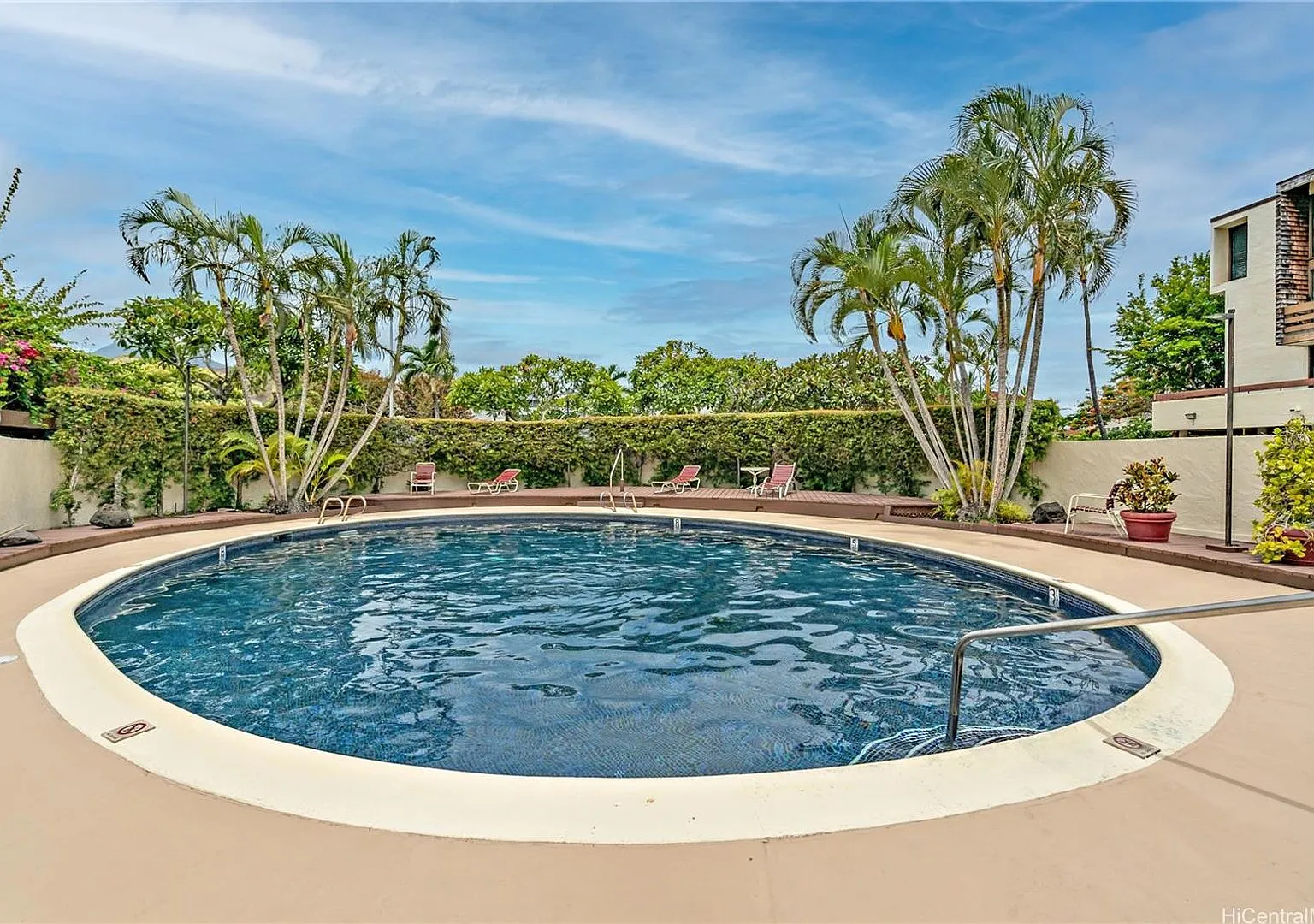 2 bedroom, 2 bathroom, 2 parking unit at Poinciana Manor in Kailua Town — Photo 3