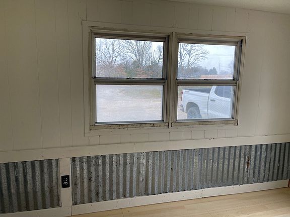 3rd image of 315 W Pine St