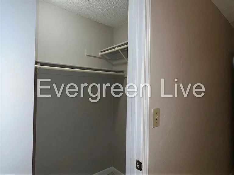 105 Celestin Ct — Photo 10