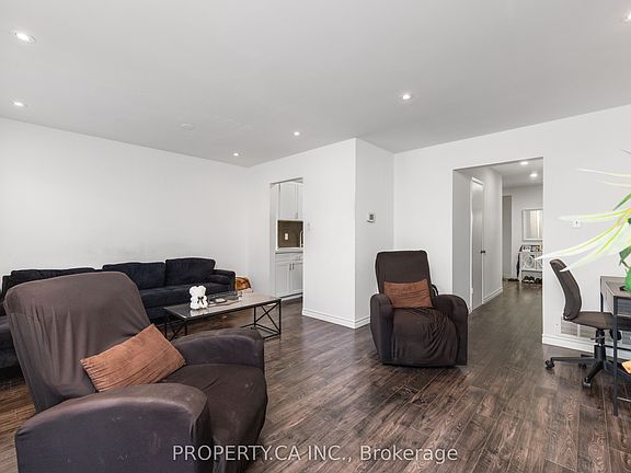 5th image of 45 New Seabury Dr