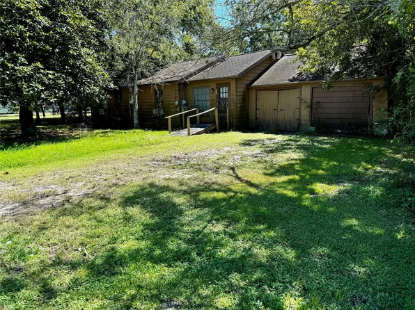 235 W Hartel St, Sour Lake, TX 77659