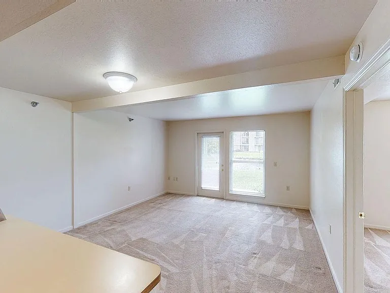 Orchard Lakes Apartments — Photo 17