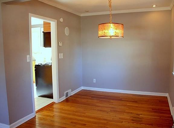 Dining area - Bluetooth soundsystem