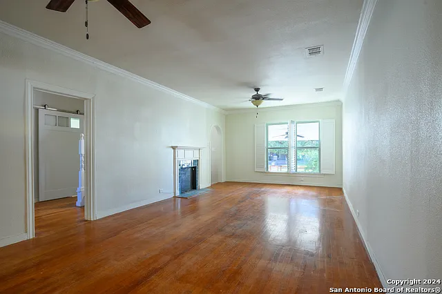 3 bed, 2.5 bath, 2492 sqft, $3,200 — Photo 4