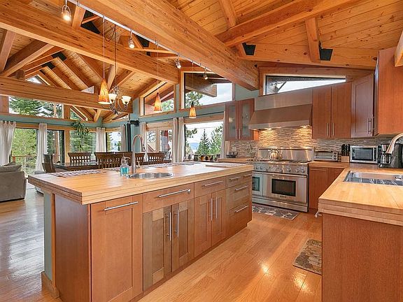 3rd image of 785 Fulton Crescent Dr