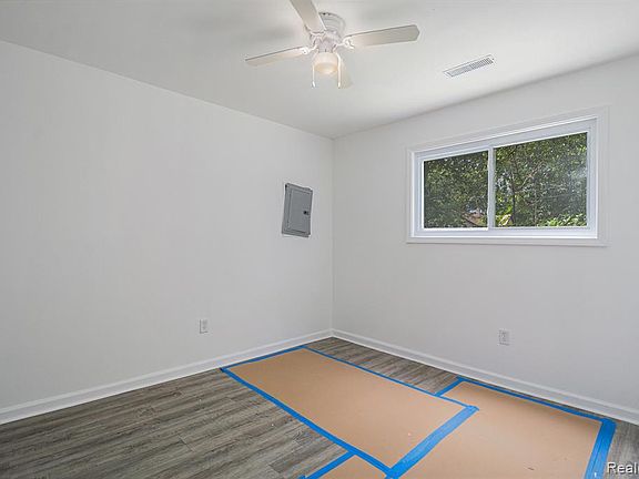 2nd image of 15835 Burgess St