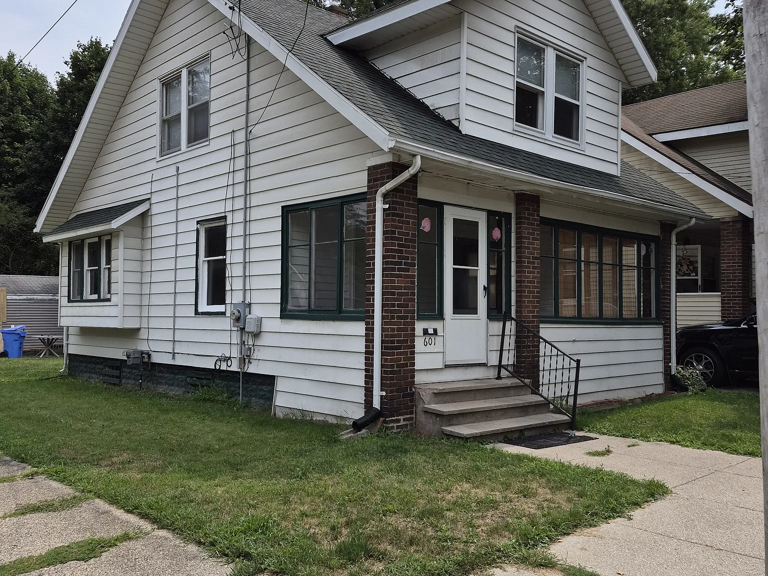 3 bed, 994 sqft, $1,350 — Photo 1