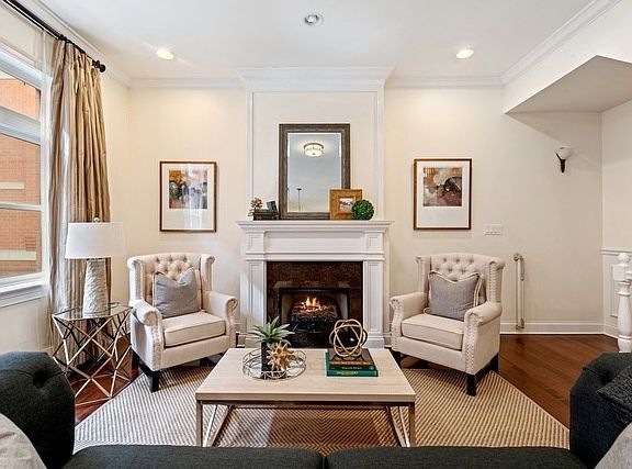 3rd image of 3842 N Southport Ave #K