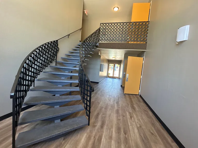 2941 Marconi — Photo 30