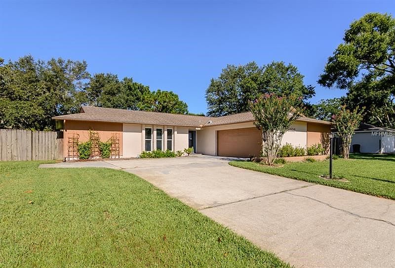 Welcome Home to 2656 Peachtree Cir. E. Clearwater, 33761!