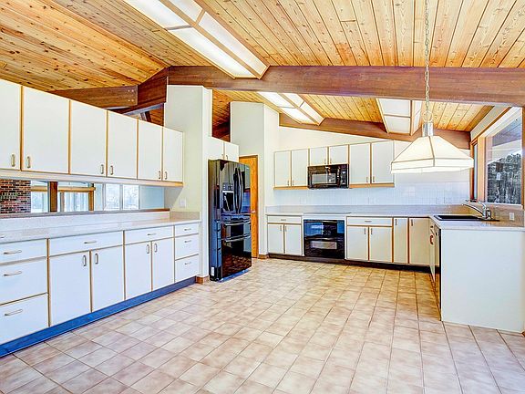 3rd image of 162 Kings Orchard Ln