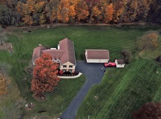 5N136 Fox Bluff Ct, St Charles, IL 60175