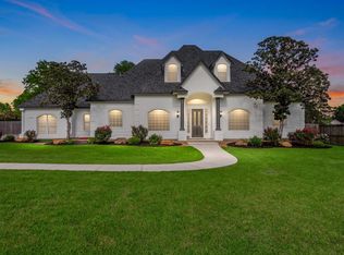 720 Mountain View Dr, Montgomery, TX 77356