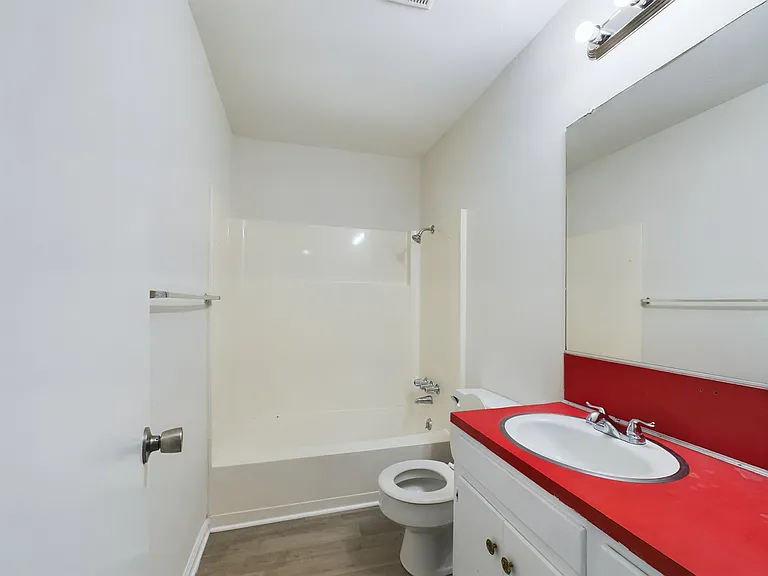 614 Eastview Ct #D — Photo 18