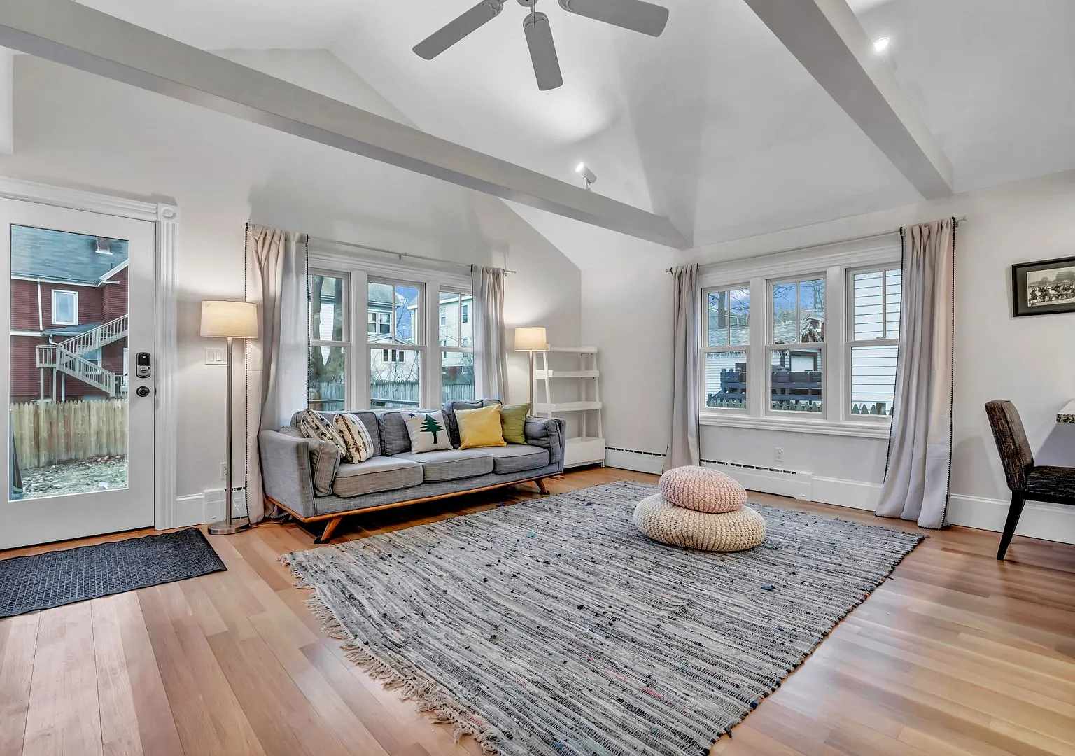 Fully Furnished 4br/1.5ba - Single Family Home In Portland — Photo 3
