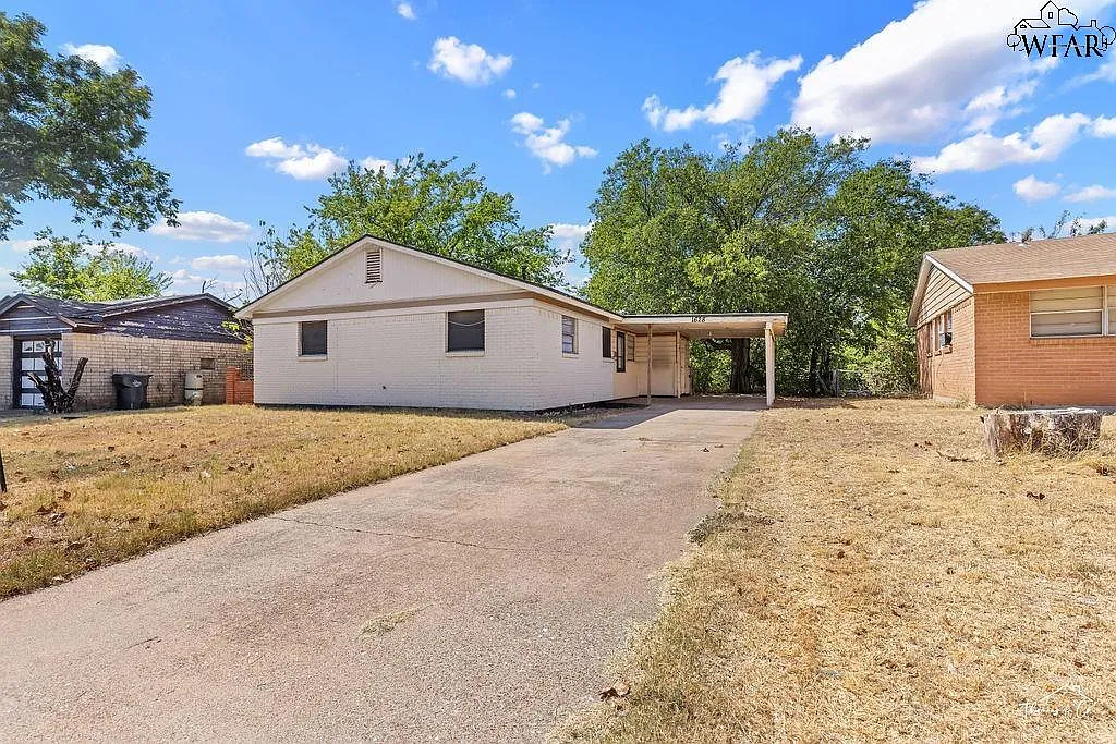 3 bed, 1.5 bath, 972 sqft, $995 — Photo 1