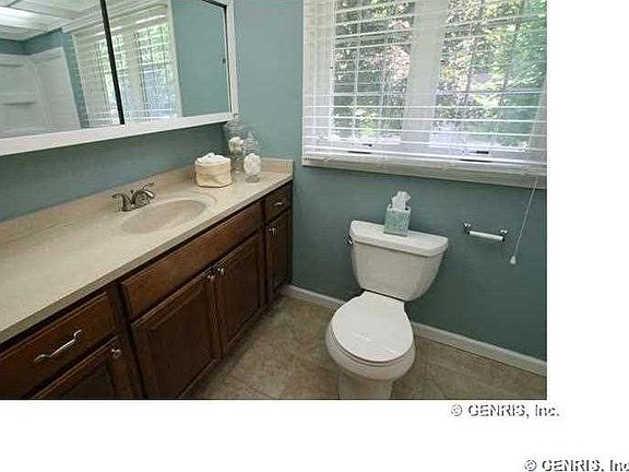 5th image of 48 Shire Oaks Dr