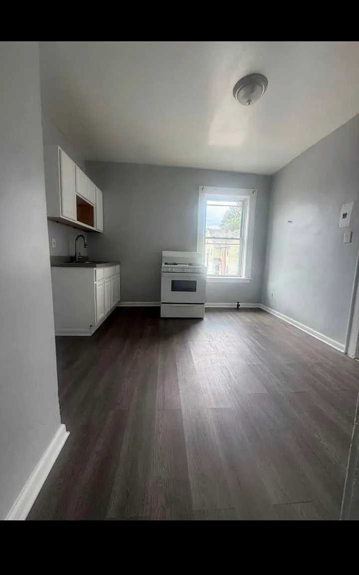 3 bed, $1,950 — Photo 1