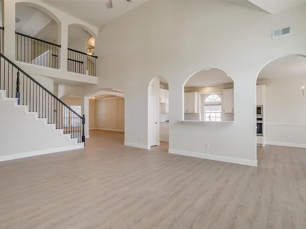 2827 Conrad Ln, Grand Prairie, TX 75052