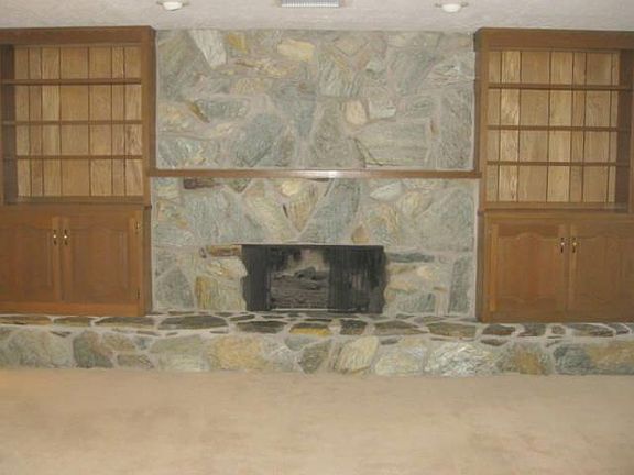 3rd image of 3141 Casa Bonita Dr NE