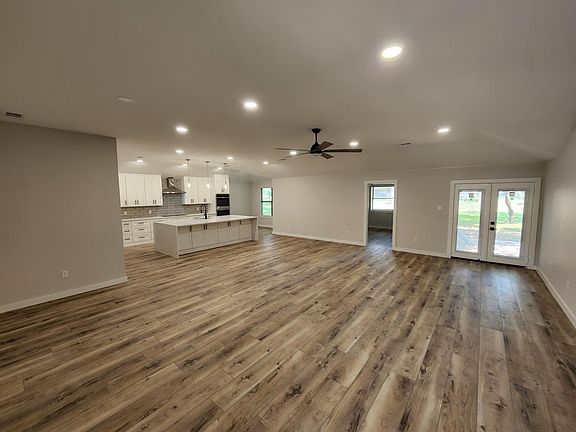 2nd image of 114 Wild Oak Ln