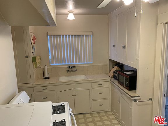 4th image of 1831 W 75th St