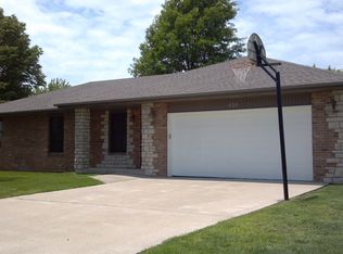 424 N Rechow Ave, Bolivar, MO 65613