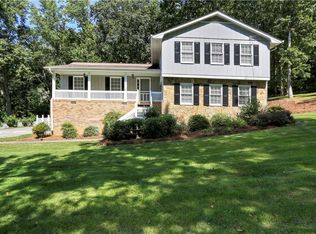 1665 Ridgefield Dr, Roswell, GA 30075