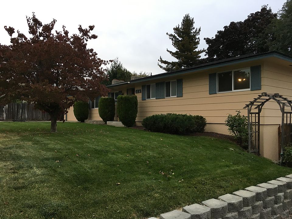 1st image of 622 13th St NE