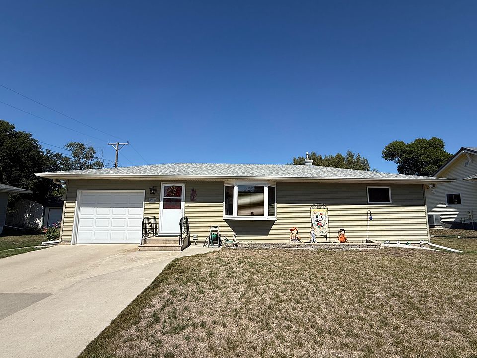 1st image of 306 2nd St