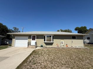 306 2nd St, Armour, SD 57313