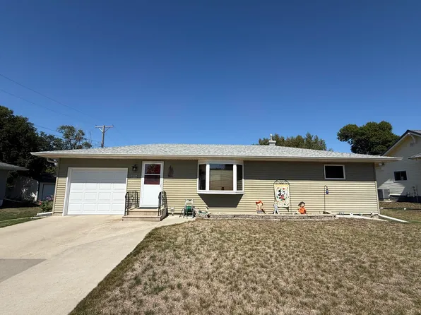 306 2nd St, Armour, SD 57313