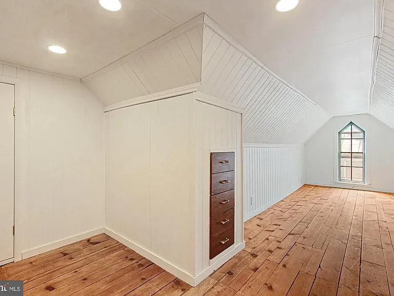 Attic/ 4th Bedroom